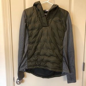 North Face puffer jacket w/ hood